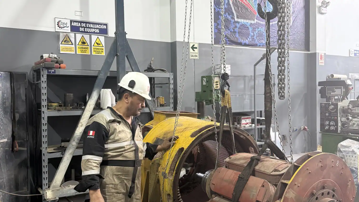 Mantenimiento de motor de tracción en taller