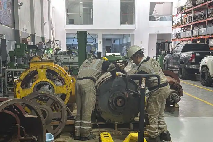 Desmontaje de caja reductora y mantenimiento integral