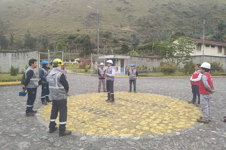 Charla de seguridad previa al inicio de labores