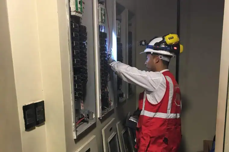 Mantenimiento de tableros, subestaciones y circuitos eléctricos
